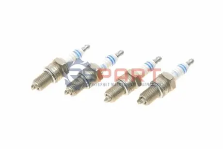Комплект свечей (цена за 4шт.) Bosch 0242235909 Купить в Украине