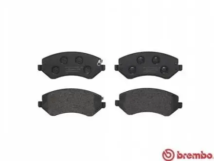 Комплект гальмівних колодок передн, CHRYSLER VOYAGER III, VOYAGER IV DODGE CARAVAN JEEP CHEROKEE 2.0-3.8 01.95-12.08 BREMBO P37007
