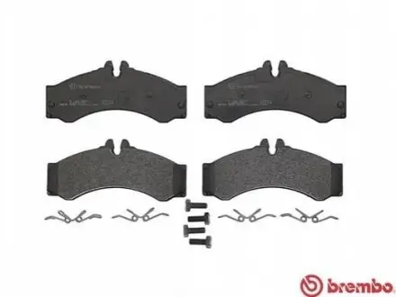 Комплект гальмівних колодок задн/передн, MERCEDES SPRINTER 3,5-T (B909), SPRINTER 4,6-T (B909), SPRINTER 4-T (B904), VARIO (B667, B670, B668), VARIO (B670, B668, B667) 2.1D-3.0D 02.95 BREMBO P50028