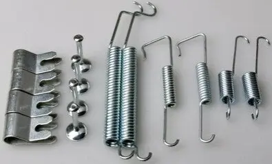 Фото 1 — Монтажний набір гальмівної колодки Citroen C2, C3 /Peugeot 1007 1.1-1.6 02- Denckermann (B160146) Фото Монтажний набір гальмівної колодки Citroen C2, C3 /Peugeot 1007 1.1-1.6 02- Denckermann (B160146) зображення 1