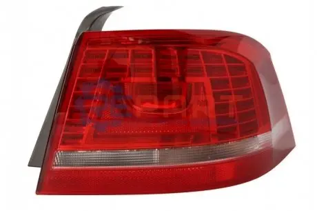 Ліхтар задній Прав (зовнішн, LED/P21W/W21W, колір повороту білий, колір скла білий/червон, світло заднього ходу) VW PASSAT B7 Седан 08.10-12.14 HELLA 2SK010744041