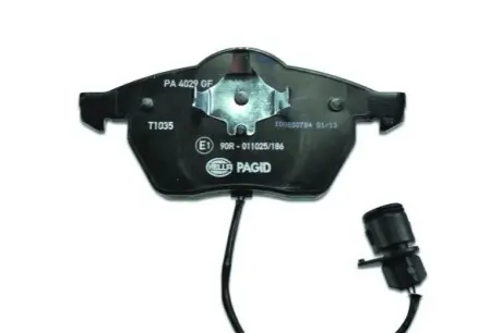 Колодки гальмівні (передні) Audi 100 90-94/Audi A6 94-97 (+датчики) HELLA 8DB355007461 Купити в Україні