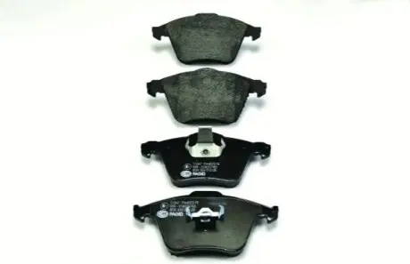 Колодки гальмівні (передні) Ford Focus/Mazda 3 05-14/Opel Vectra C 05-08/Volvo C30/S40/V40/V50 03 HELLA 8DB355012281