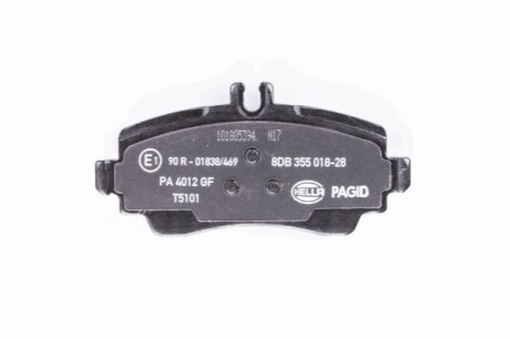 Тормозные колодки дисковые перед. DB W168 A 97- HELLA 8DB 355 018-281