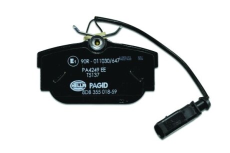 Тормозные колодки дисковые зад. (с датчиком) VAG T4 97- HELLA 8DB 355 018-591