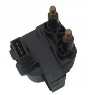 Котушка запалювання VOLVO S40 I, V40 RENAULT LAGUNA I, MEGANE I, MEGANE I CLASSIC, MEGANE I COACH, MEGANE SCÉNIC, SAFRANE II 1.6-3.0 06.95-06.04 Magneti Marelli 060717073012 Купити в Україні