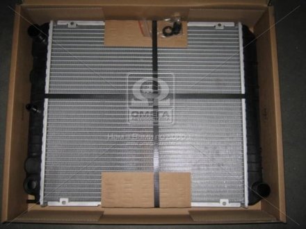Радиатор охлаждения VOLVO 740/760/940 MT 82-96 (выр-во) NISSENS 65545A