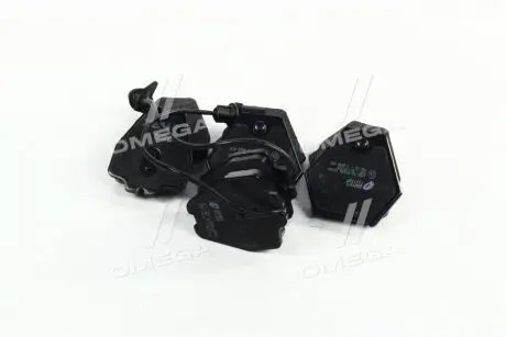 Фото Колодки гальмівні (передні) Audi A4 97-01/A6 97-05/VW Passat B5 00-05/Phaeton 02-08 (+датчики) REMSA (075202) зображення 1
