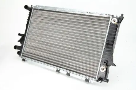 Радіатор двигуна (акпп) AUDI 100 C3, 100 C4, A6 C4, A6 C5 1.8-4.2 01.90-01.05 Thermotec D7A016TT Купити в Україні