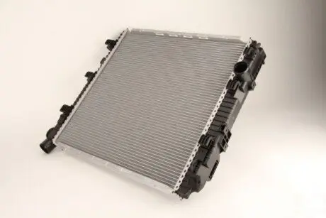 Радіатор охолодження двигуна Thermotec D7ME009TT