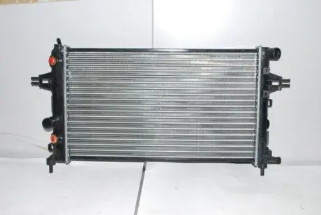 Радіатор двигуна (акпп/мкпп) OPEL ASTRA H, ASTRA H CLASSIC, ASTRA H GTC, ZAFIRA B 1.2-1.8 01.04 Thermotec D7X032TT Купити в Україні