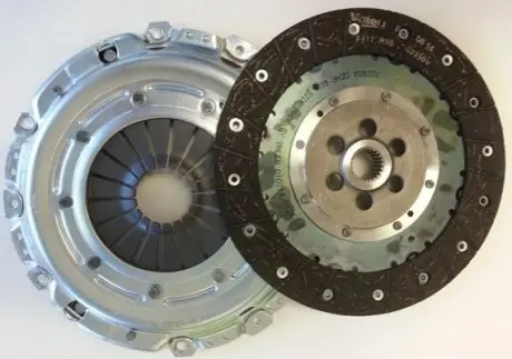 Комплект зчеплення (240мм) VOLVO C30, S40 II, S60 II, S80 II, V50, V60 I, V70 III FORD FOCUS II, GALAXY II, MONDEO IV, S-MAX 2.0/2.0D/2.5 12.03-12.16 Valeo 828584 Купити в Україні