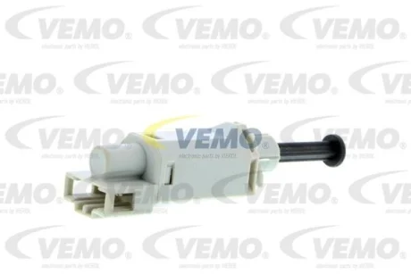 Выключатель света тормоза AUDI TT, VW BORA, BORA I, GOLF IV, NEW BEETLE 08.97-12.13 VEMO V10730149